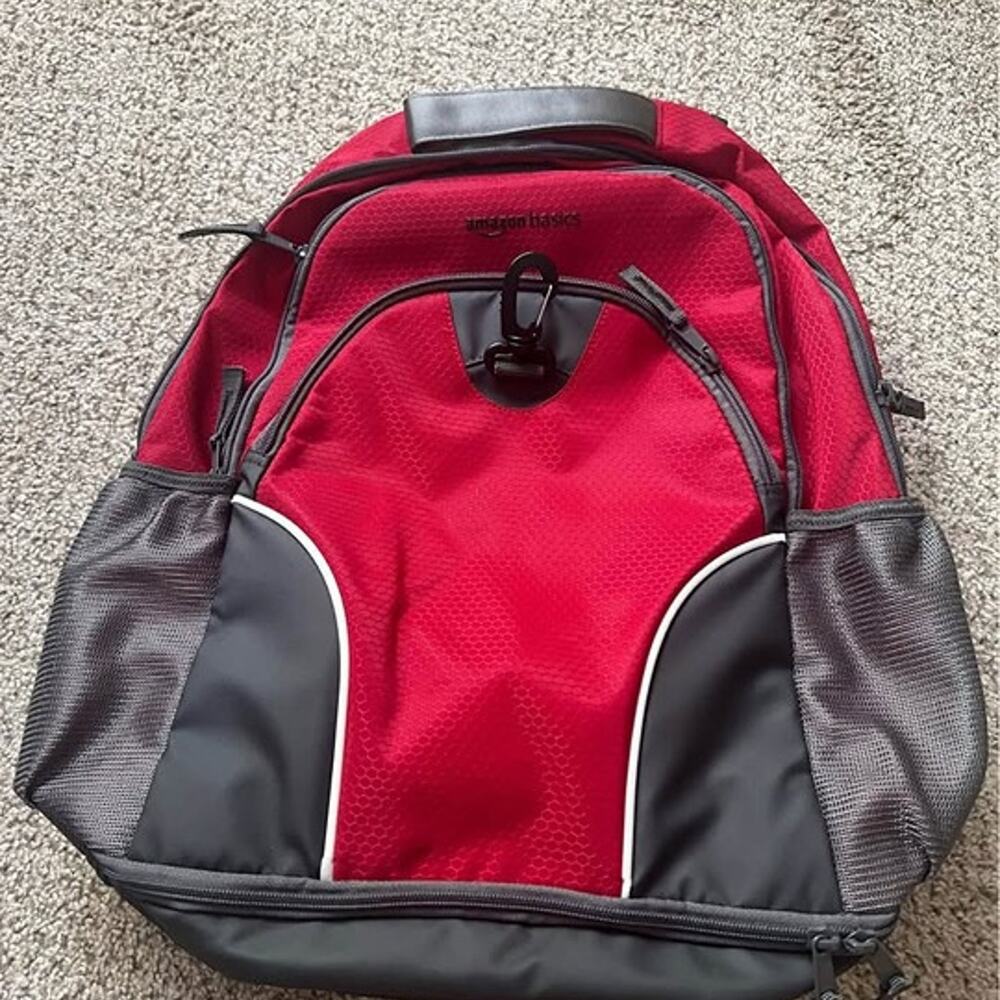 Amazon Basics Red Sports 17" Laptop Backpack commuter bag shoulder straps